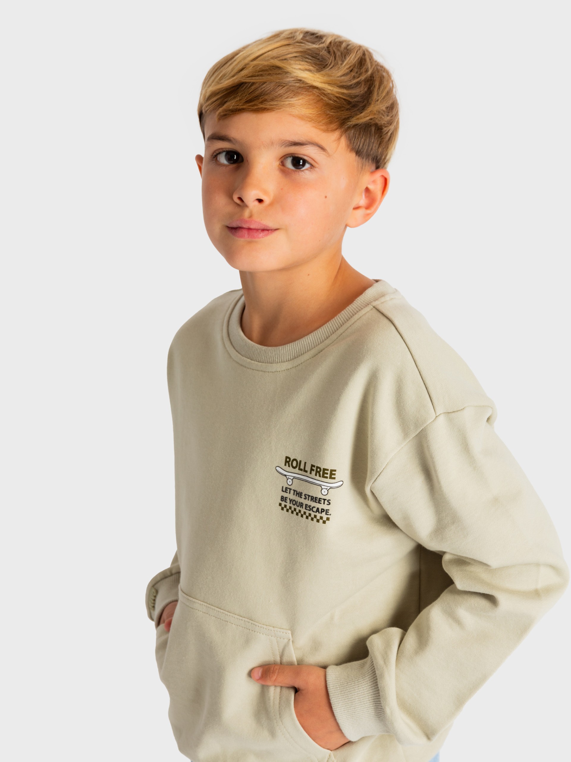 1753786766_832cb1d5599773d2f70e16b68acc2e0a Sweat sem Capuz Menino - Image 2